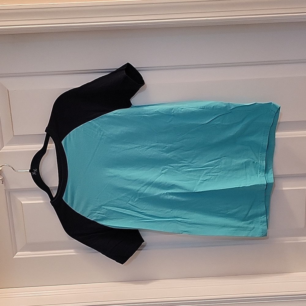 The childrens place teal and navy tee shirt xl